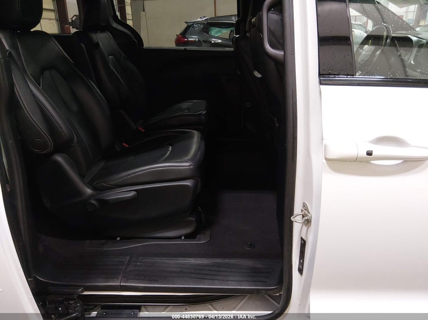 2C4RC1L76MR519207 2021 Chrysler Pacifica 3.6 Hybrid Touring L white