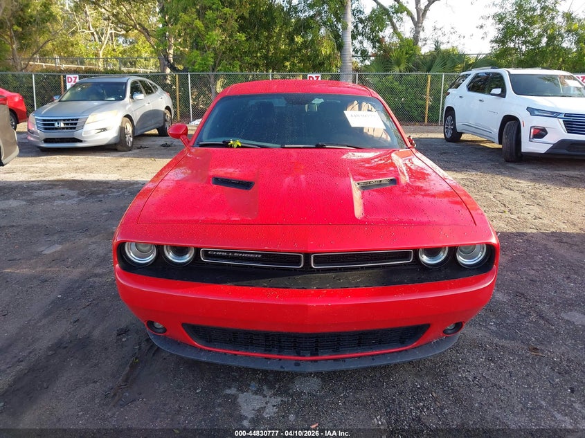 2C3CDZAG4JH128177 2018 Dodge Challenger 3.6 Sxt Plus red