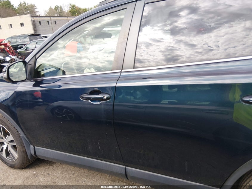 2018 Toyota Rav4 Xle VIN: JTMRFREV7JJ745225 Lot: 44830933