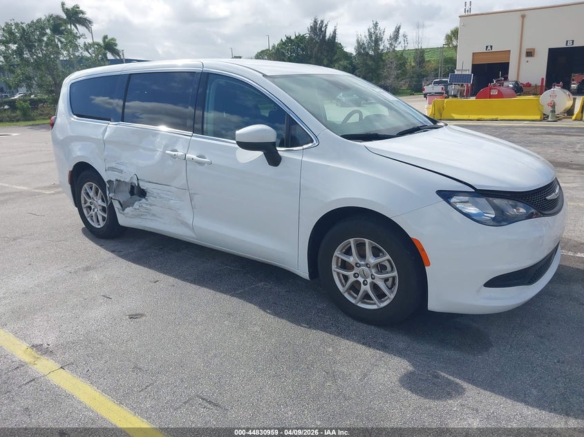 2023 Chrysler Voyager Lx