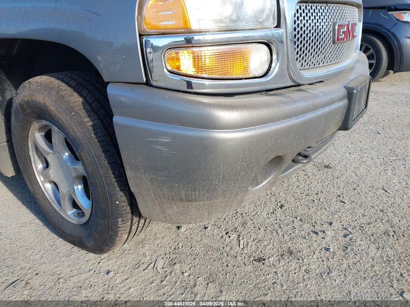 2005 GMC Yukon Denali VIN: 1GKEK63U45J111688 Lot: 44831029