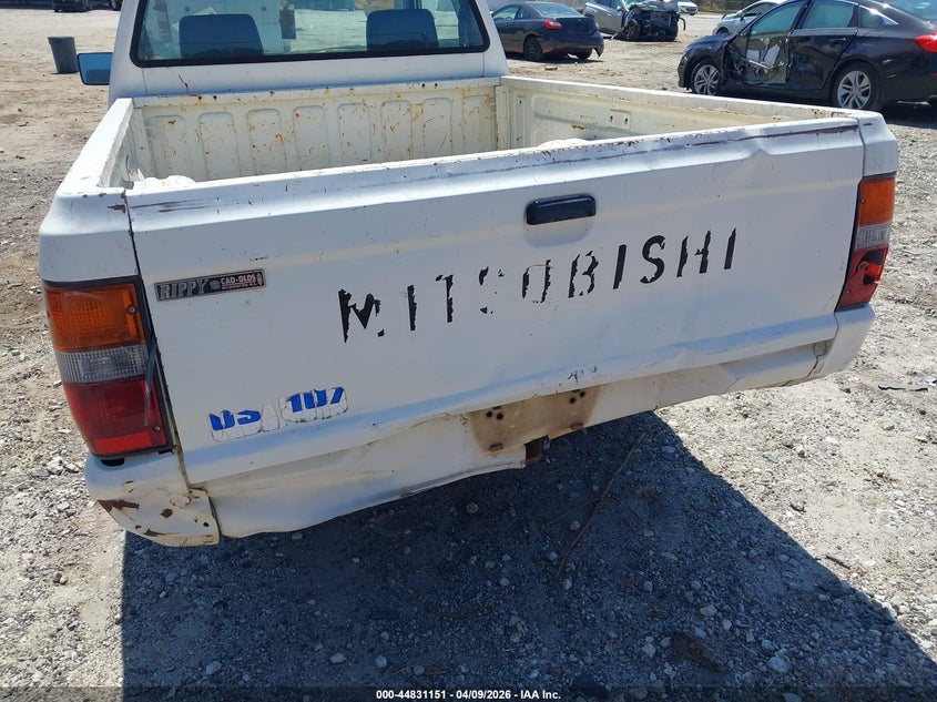 1992 Mitsubishi Mighty Max / S VIN: JA7FL24W8NP000240 Lot: 44831151