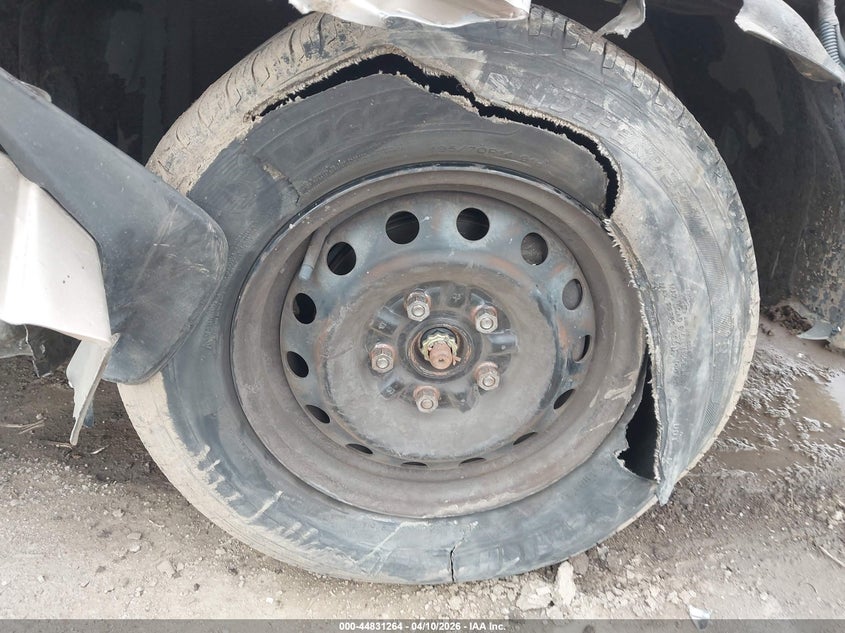 2000 Toyota Camry Ce VIN: 4T1BG22K3YU730841 Lot: 44831264