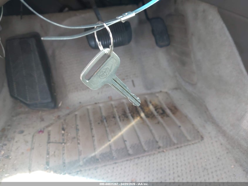 2000 Toyota Camry Ce VIN: 4T1BG22K1YU754586 Lot: 44831267