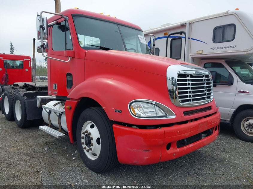 2005 Freightliner Conventional Columbia