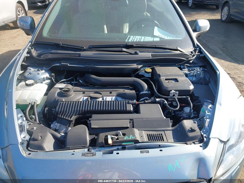 2011 Volvo C70 T5 VIN: YV1672MC0BJ110186 Lot: 44831730