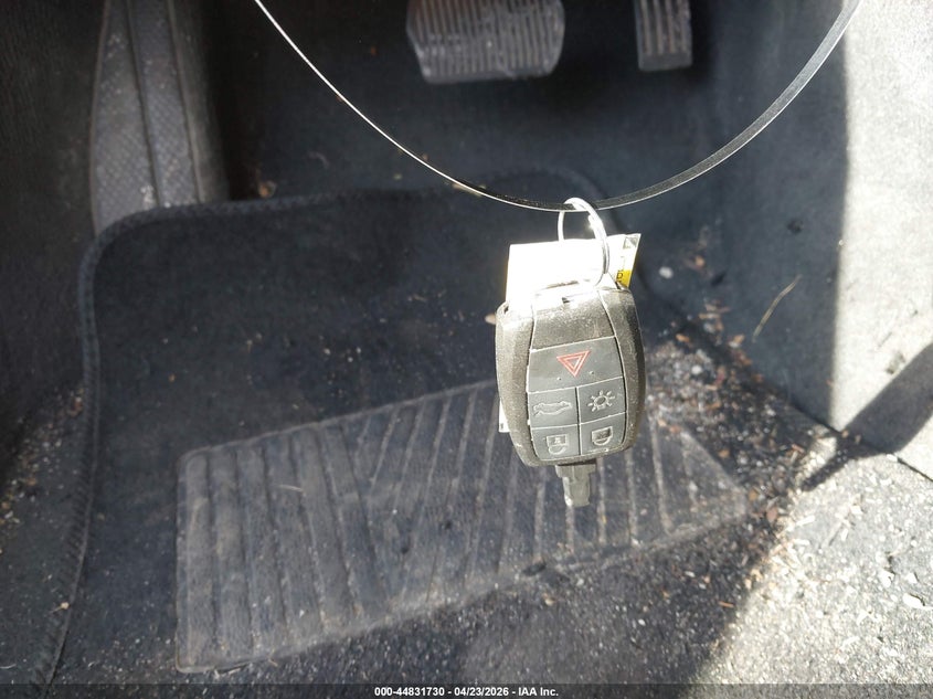 2011 Volvo C70 T5 VIN: YV1672MC0BJ110186 Lot: 44831730