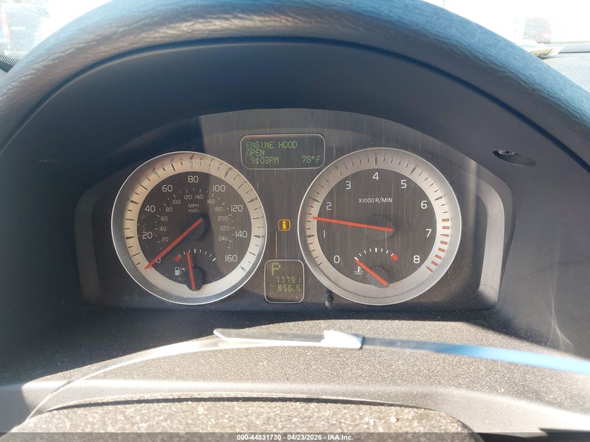 2011 Volvo C70 T5 VIN: YV1672MC0BJ110186 Lot: 44831730