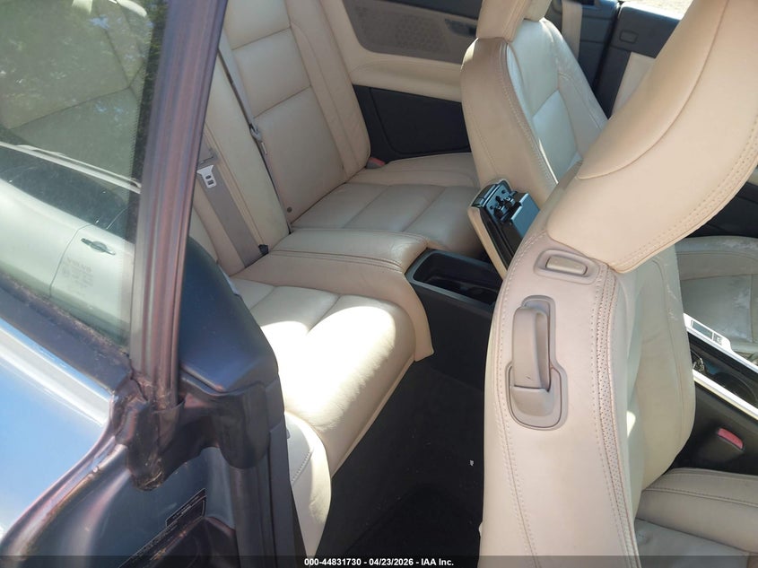 2011 Volvo C70 T5 VIN: YV1672MC0BJ110186 Lot: 44831730