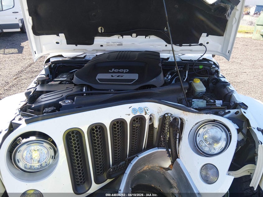 1C4BJWEG2HL513954 2017 Jeep Wrangler / 3.6 Sahara 4x4 White