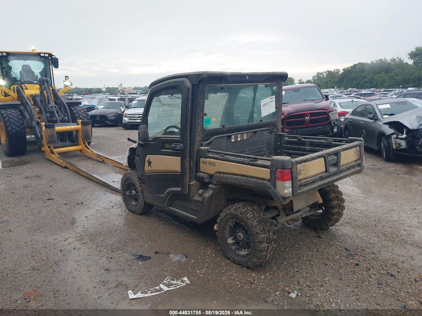 2023 JOHN DEERE XUV835M GATOR auction photo 3