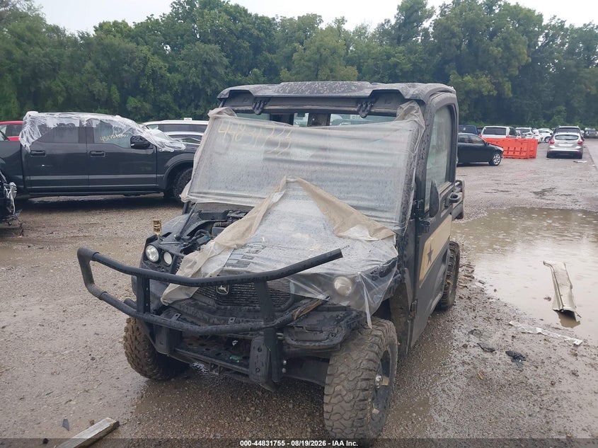 2023 JOHN DEERE XUV835M GATOR auction photo 6
