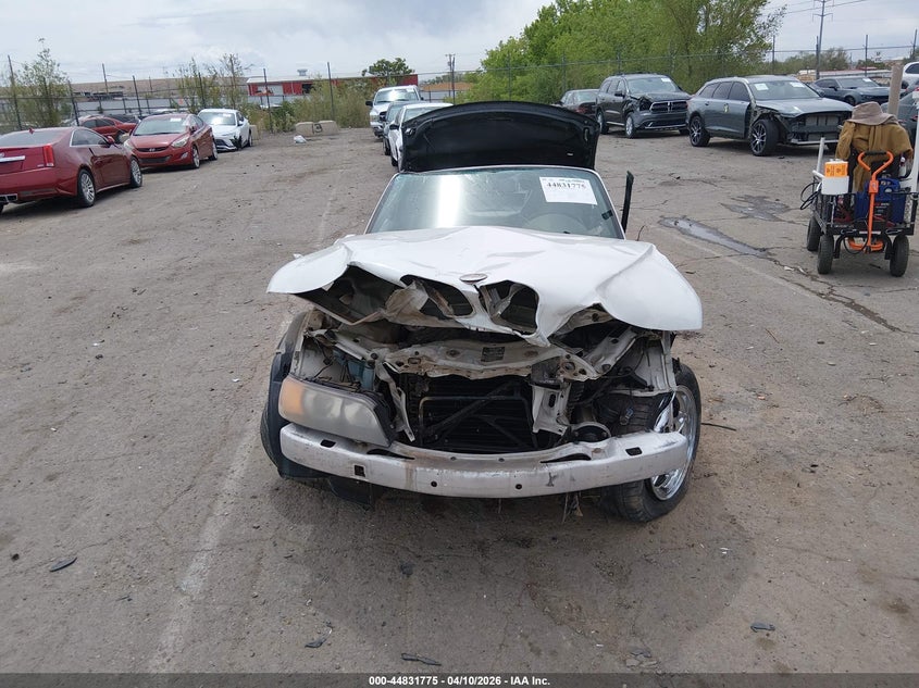 1999 BMW Z3 2.3 VIN: 4USCH9338XLF81429 Lot: 44831775