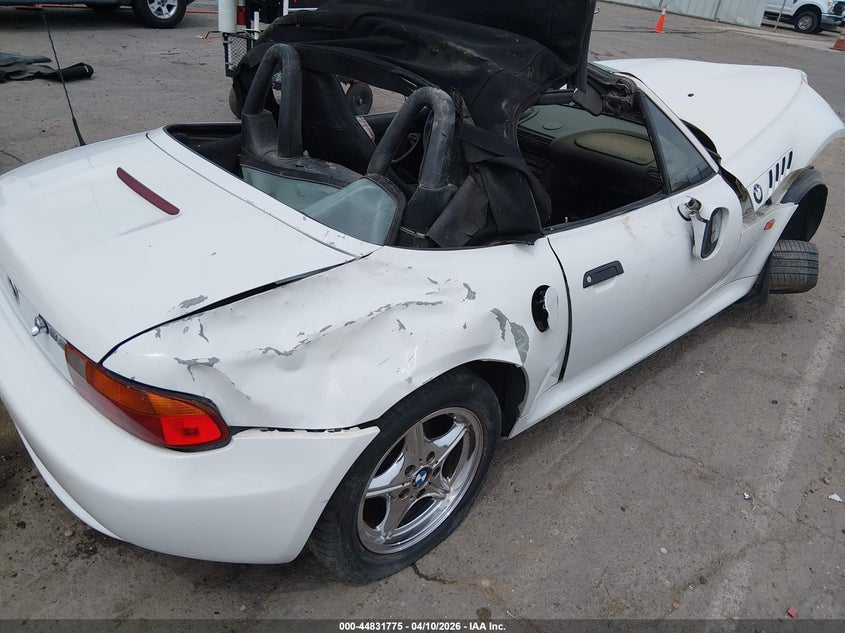 1999 BMW Z3 2.3 VIN: 4USCH9338XLF81429 Lot: 44831775