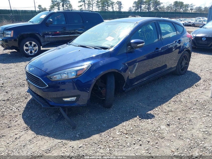 1FADP3K20GL250284 2016 Ford Focus 2.0 Se blue