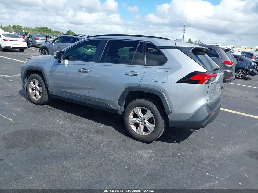 2021 Toyota Rav 4 2.5 silver Lot 111044831974 Vin JTMP1RFV7MD080057