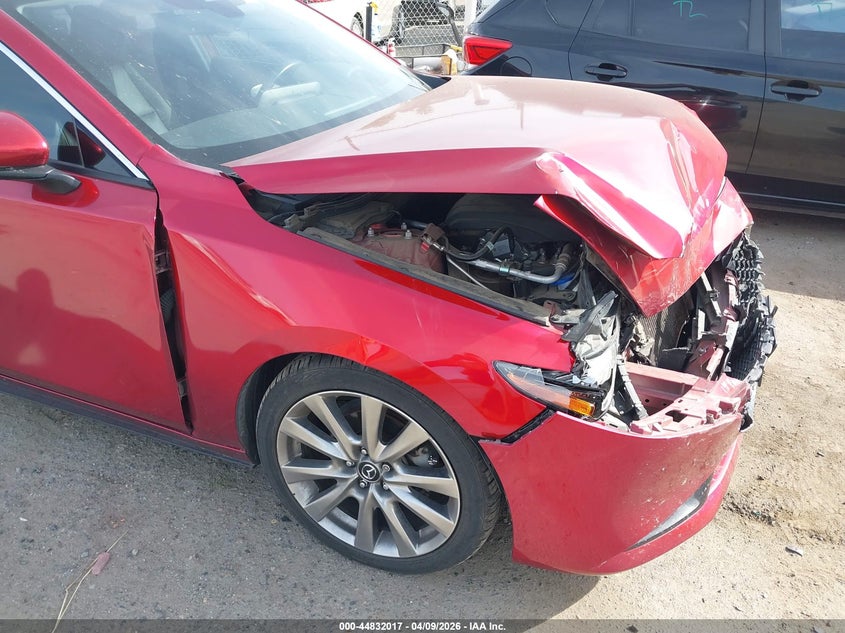 JM1BPADL3M1325031 2021 Mazda 3 2.5 Premium red