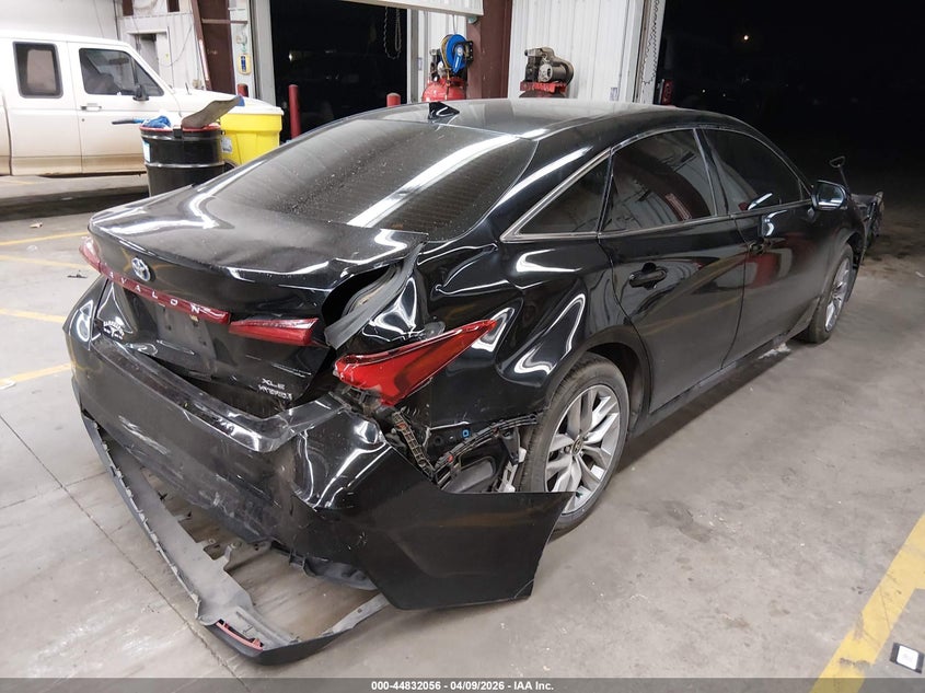 2022 Toyota Avalon Xle Hybrid