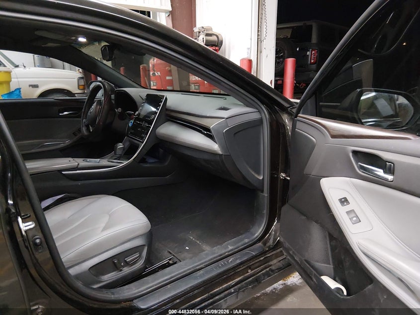 2022 Toyota Avalon Xle Hybrid