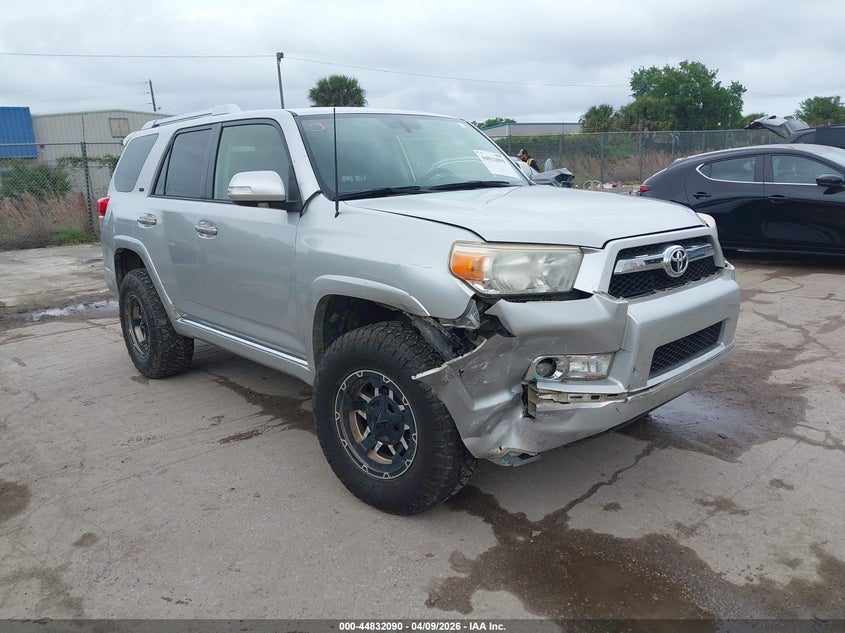2013 TOYOTA 4RUNNER SR5