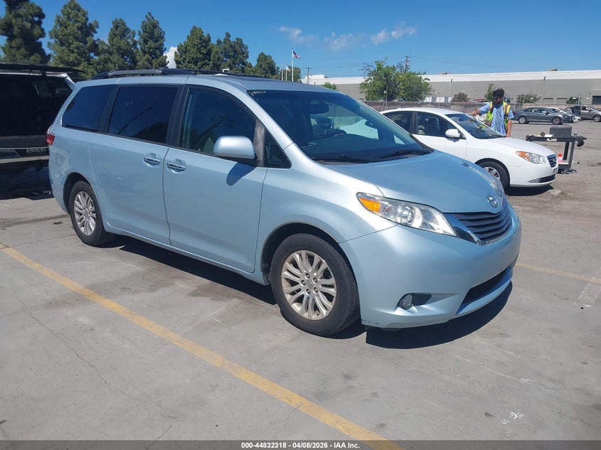 2017 Toyota Sienna Xle 8 Passenger