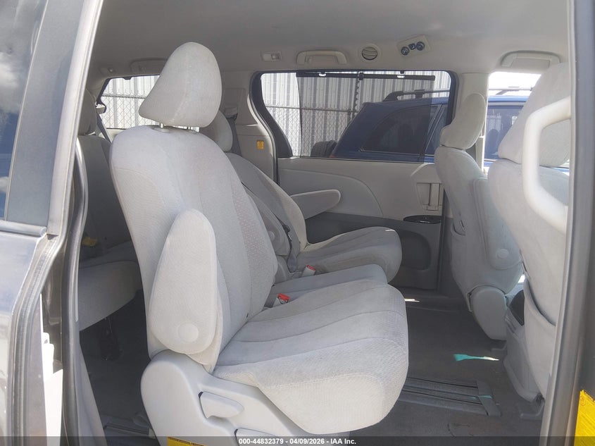 2011 TOYOTA SIENNA VAN 3.5L V-6 DOHC, VVT, 265HP