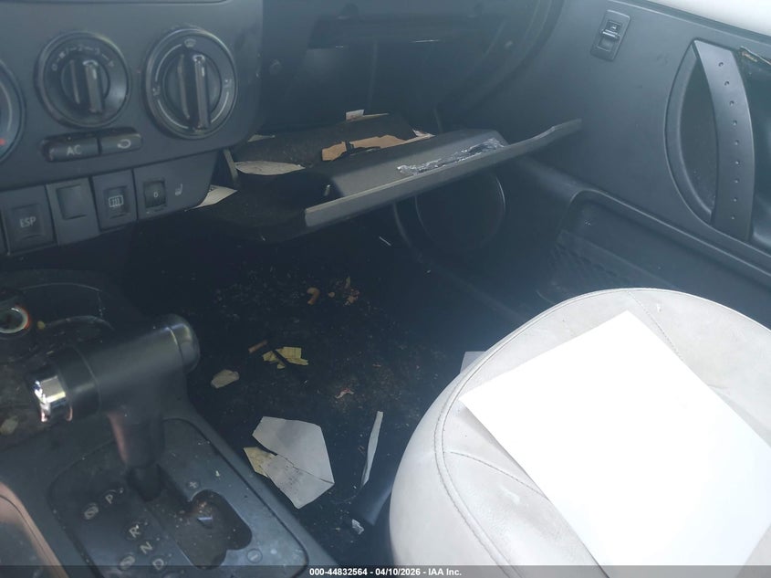 2008 Volkswagen New Beetle Black Tie Edition/Triple White VIN: 3VWFG31C38M518447 Lot: 44832564