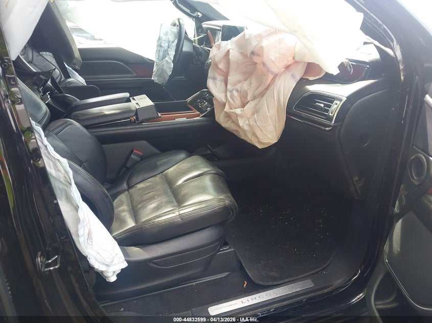 2020 LINCOLN NAVIGATOR auction photo 5