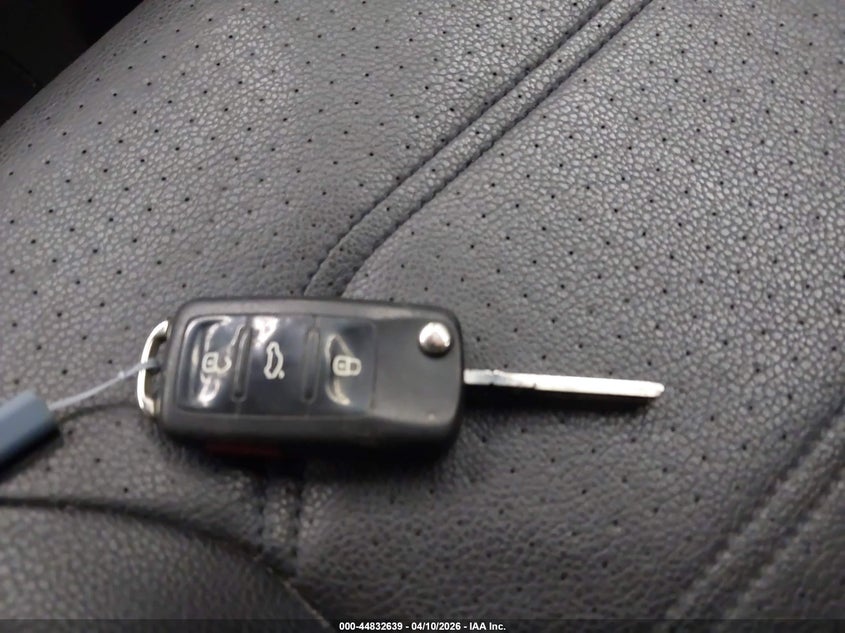 2013 Volkswagen Passat 2.5L Se VIN: 1VWBH7A31DC018740 Lot: 44832639