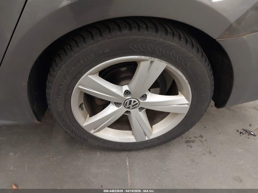 2013 Volkswagen Passat 2.5L Se VIN: 1VWBH7A31DC018740 Lot: 44832639