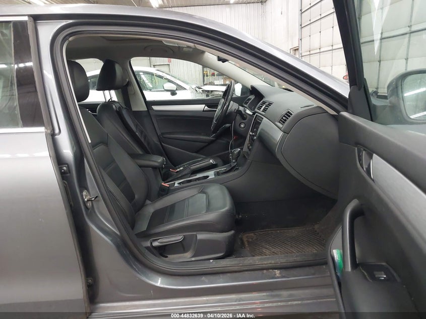 2013 Volkswagen Passat 2.5L Se VIN: 1VWBH7A31DC018740 Lot: 44832639