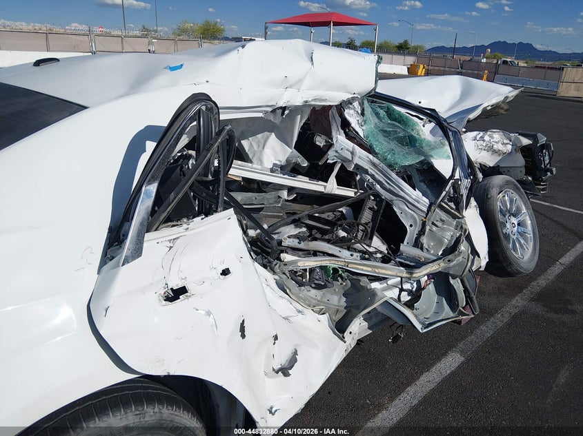 2014 Chrysler 300c 3.6 white Lot 111044832880 Vin 2C3CCAEG6EH382431