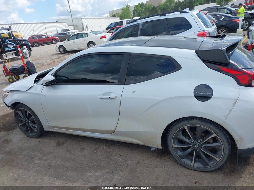 2019 Hyundai Veloster 2.0 Premium VIN: KMHTG6AF4KU003456 Lot: 44832934