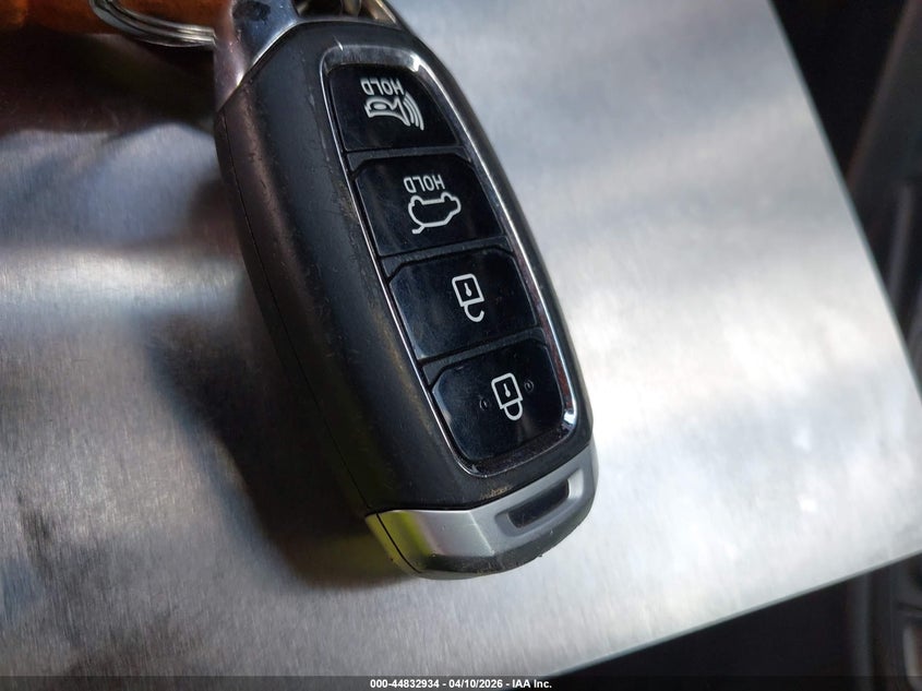 2019 Hyundai Veloster 2.0 Premium VIN: KMHTG6AF4KU003456 Lot: 44832934