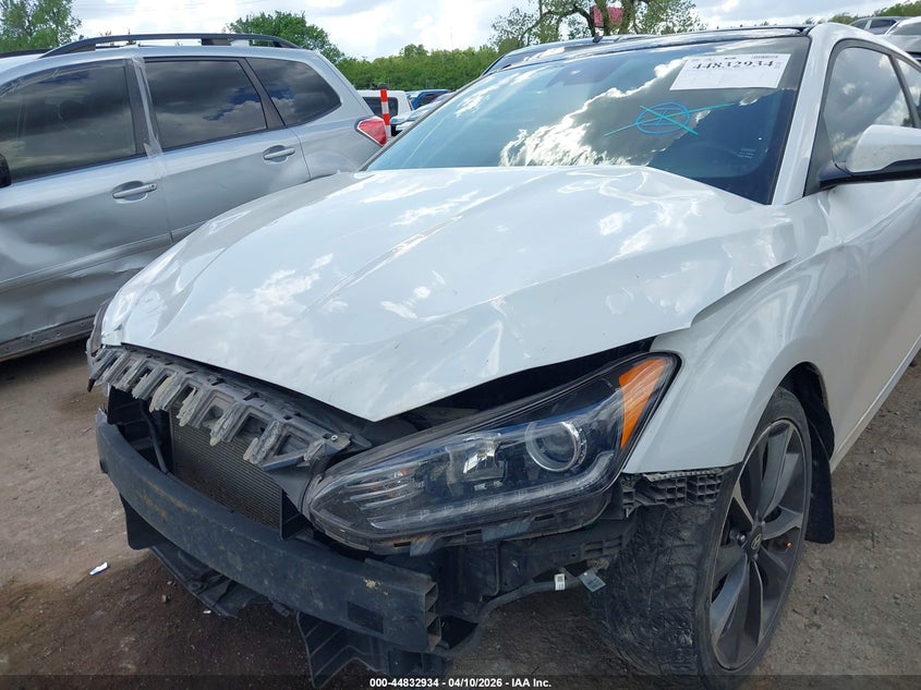 2019 Hyundai Veloster 2.0 Premium VIN: KMHTG6AF4KU003456 Lot: 44832934