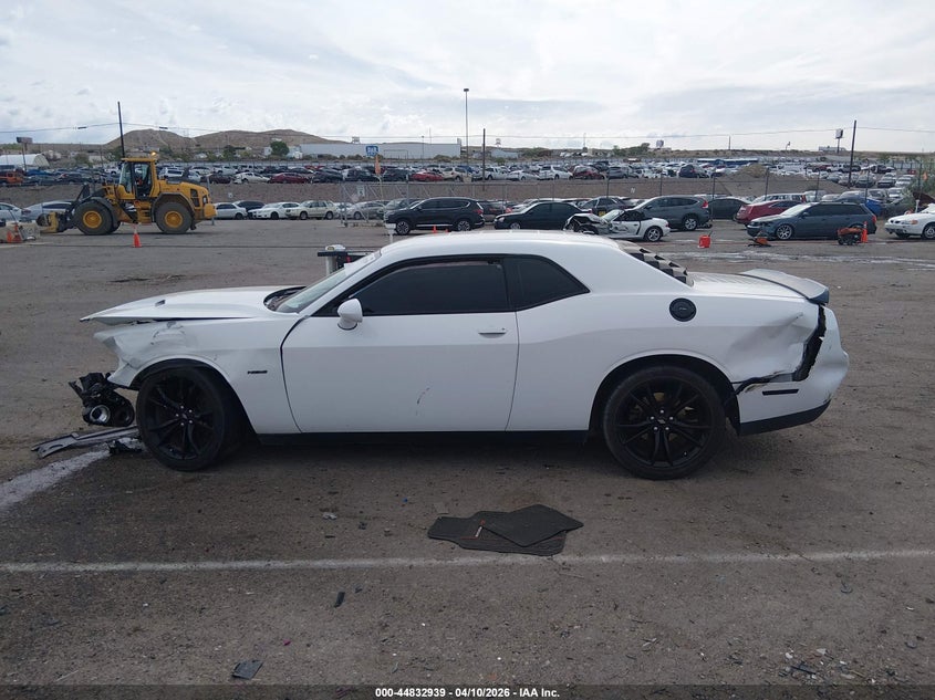 2C3CDZBTXJH217005 2018 Dodge Challenger 5.7 R/T white