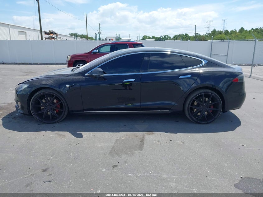 2018 Tesla Model S 100D/75D/P100D VIN: 5YJSA1E49JF280687 Lot: 44833234