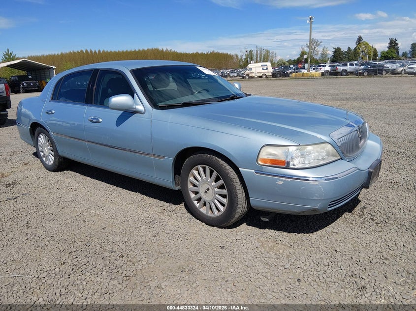 2005 Lincoln Town Car Signature
