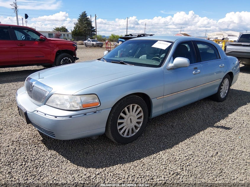 2005 Lincoln Town Car Signature