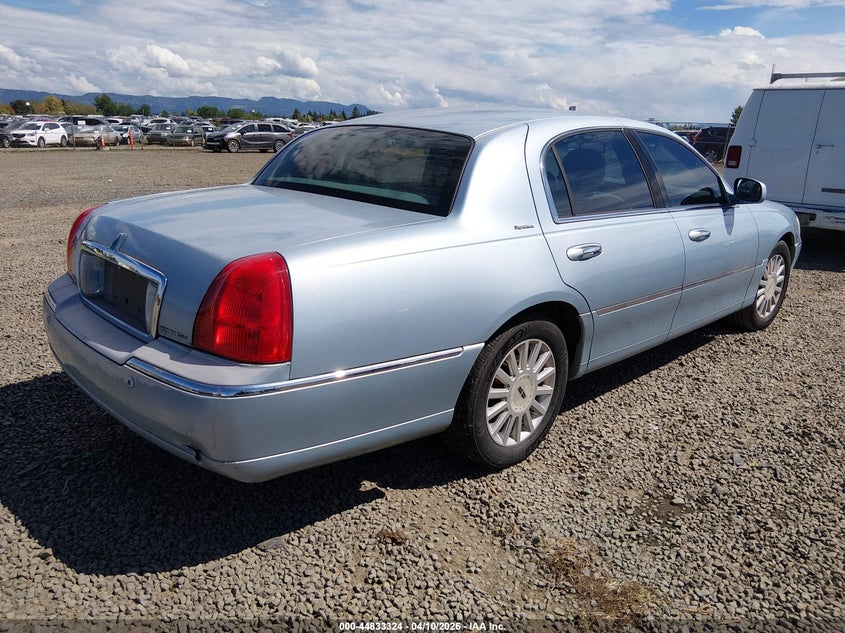 2005 Lincoln Town Car Signature