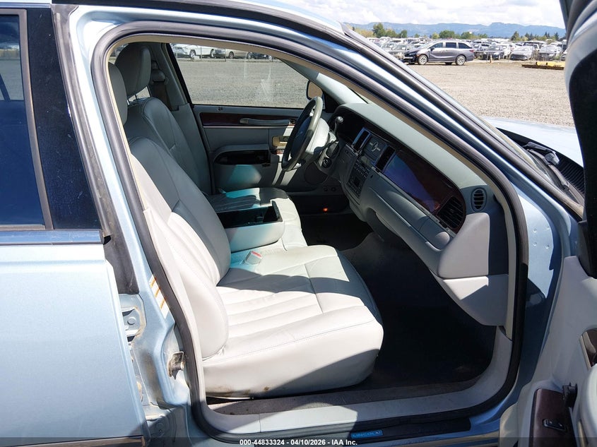 2005 Lincoln Town Car Signature