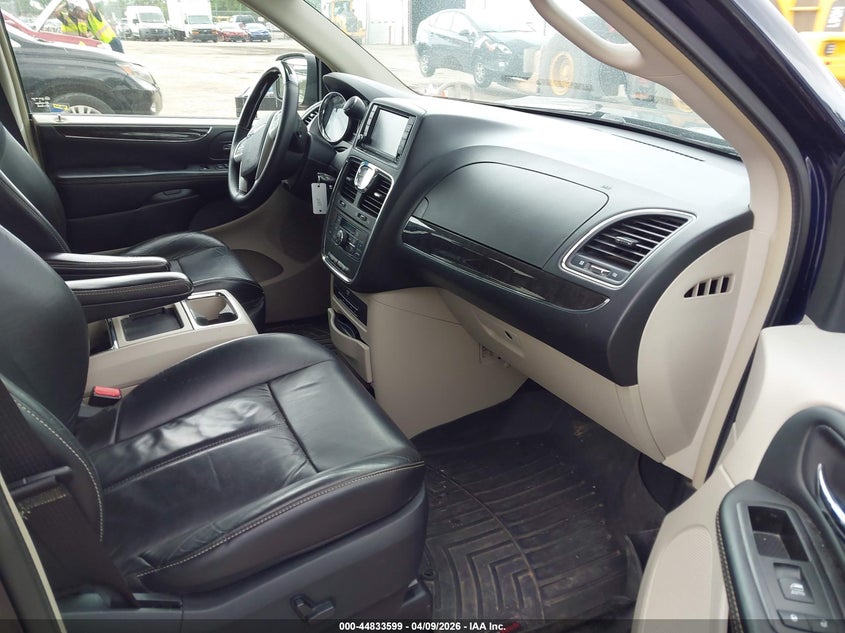 2015 Chrysler Town & Country Limited Platinum