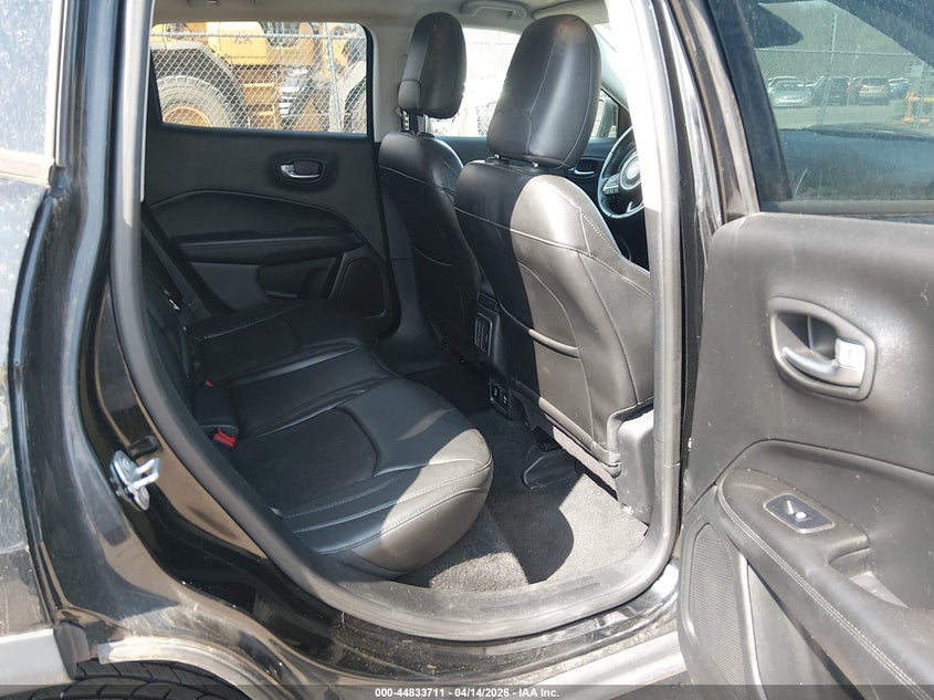 3C4NJDBB6JT325670 2018 Jeep Compass 2.4 Altitude 4X4 black