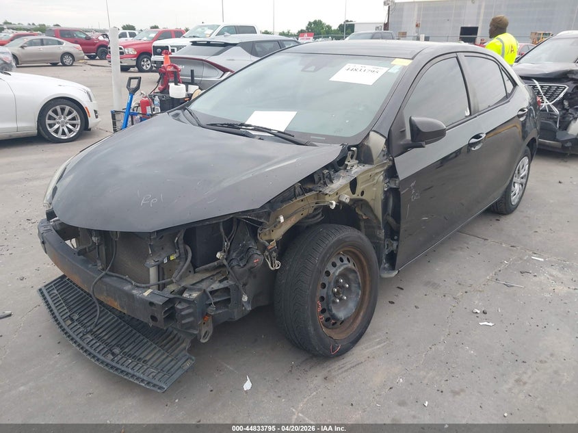 2018 Toyota Corolla Le 5YFBURHE5JP782837 photo 1