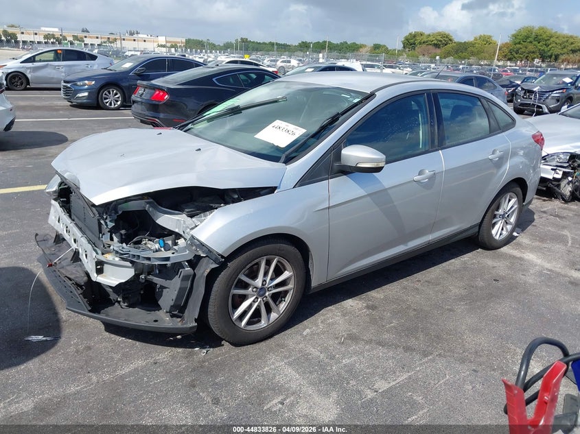 2018 Ford Focus Se 1FADP3F20JL318388 photo 1