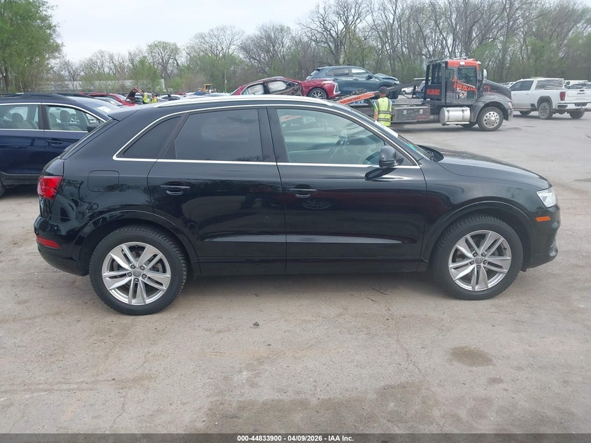 2017 Audi Q3 2.0T Premium VIN: WA1JCCFS5HR009705 Lot: 44833900