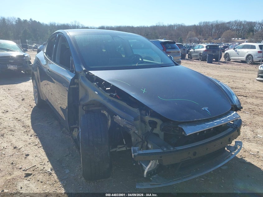 2022 Tesla Model Y Long Range Dual Motor All-Wheel Drive