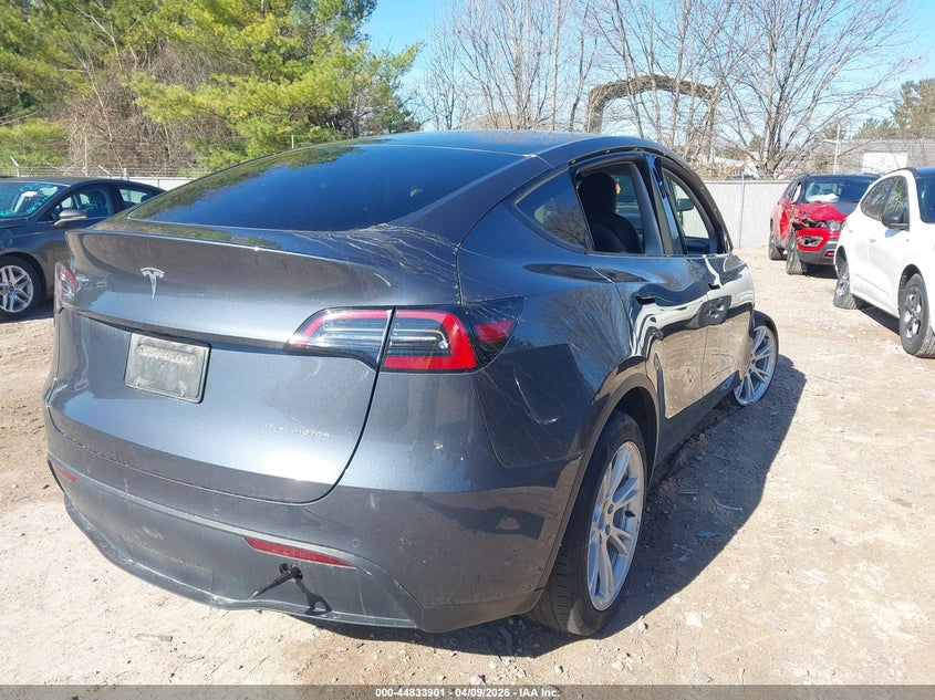 2022 Tesla Model Y Long Range Dual Motor All-Wheel Drive