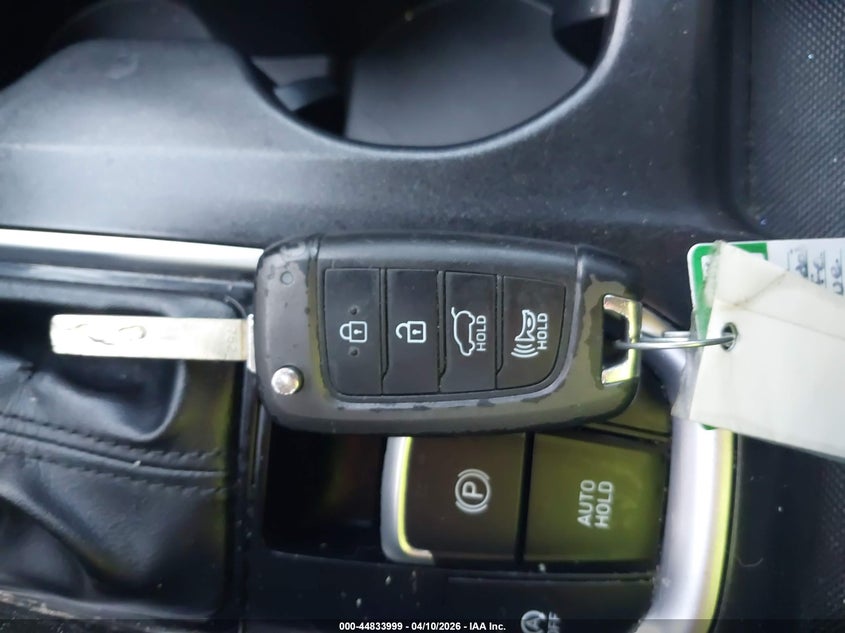 VIN 5NMS2CAD8KH021915 2019 HYUNDAI SANTA FE SE