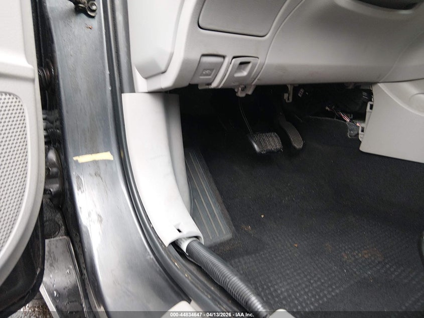 2010 TOYOTA COROLLA auction photo 6